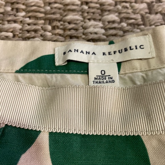 Banana Republic spring skirt - Picture 2 of 3